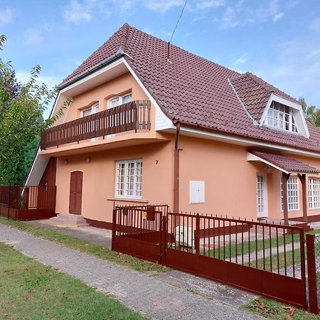 Holiday House Retro ซานโตด ภายนอก รูปภาพ